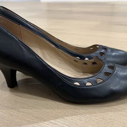 Naturalizer Black Genuine Leather Comfort Pumps, Dagley style, Women’s Size 9.5  For sale is a pair of Naturalizer Black Genuine Leather Comfort Pumps