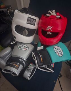 Boxing gloves and headgear