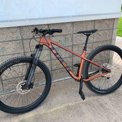 REWARD/RECOMPENSA:  Stolen Trek Roscoe mountain bike - copper-colored