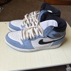 Air Jordan 1 Retro University Blue
