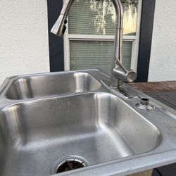 Sink ,faucet and grinder