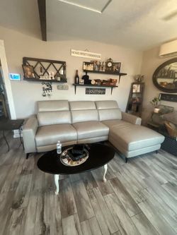 New luxury leather power recliner sectional couch / free deliveryv