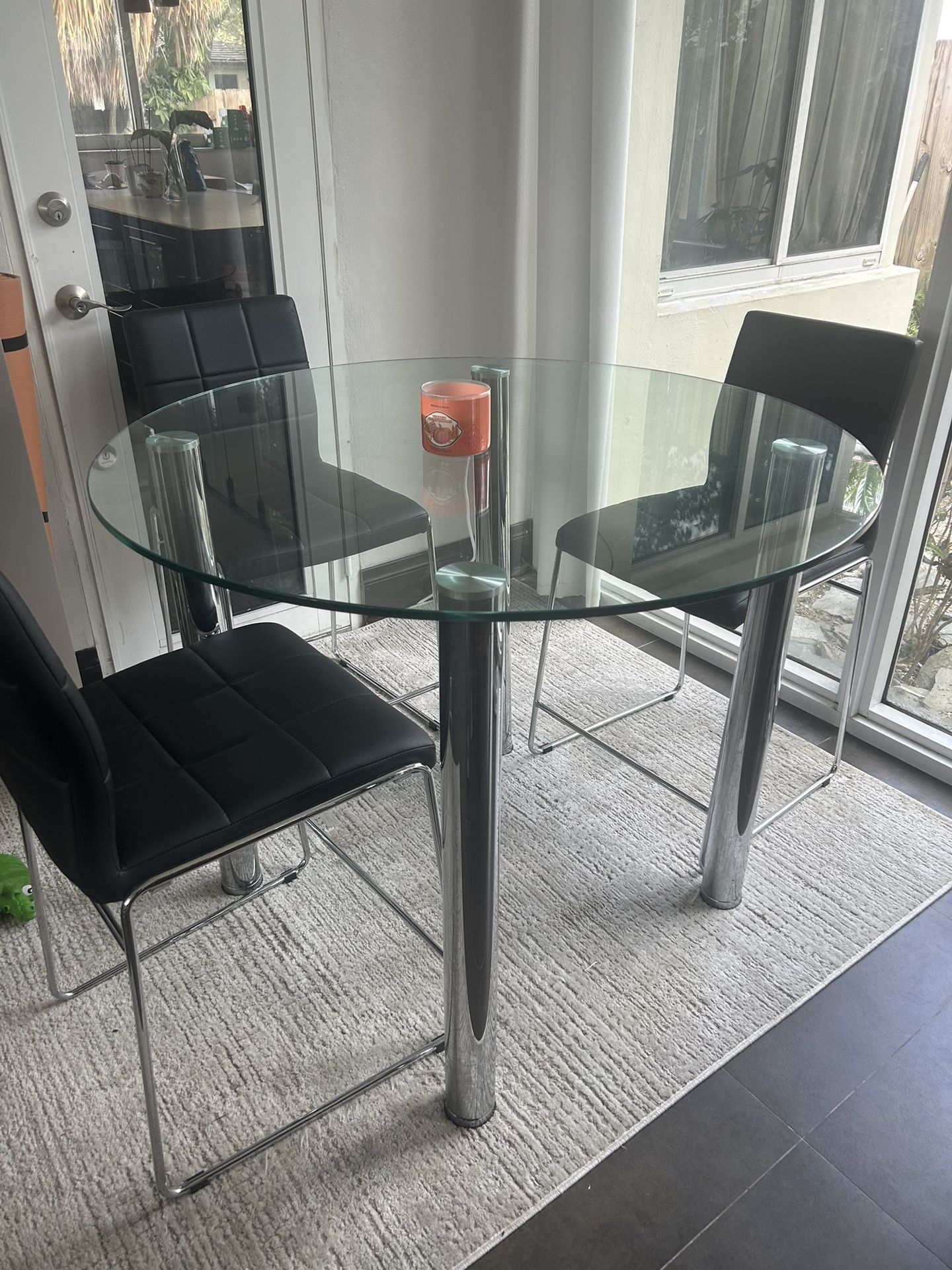 Glass table - Seats 4