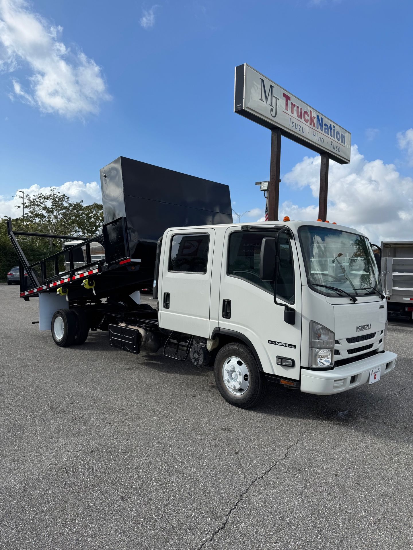 2021 Isuzu NPR-HD