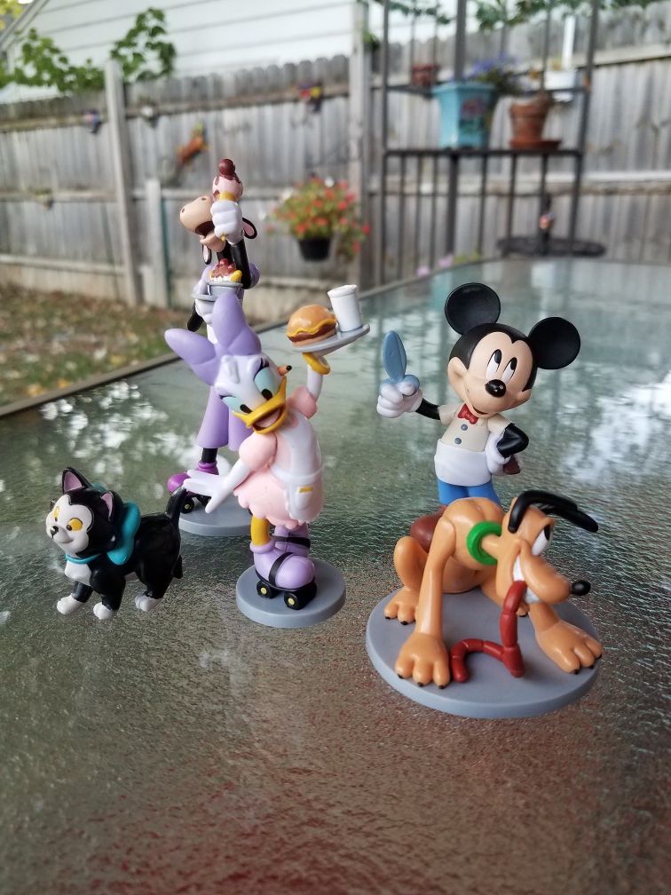 Pluto mini figures lot 50