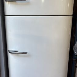 Vintage ge Refrigerator 