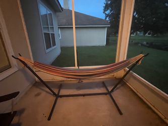 🌴 Hammock with Heavy-Duty Steel Stand – Excellent Condition