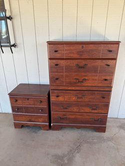 Wood Chest of Drawers/dresser and Nightstand Set
