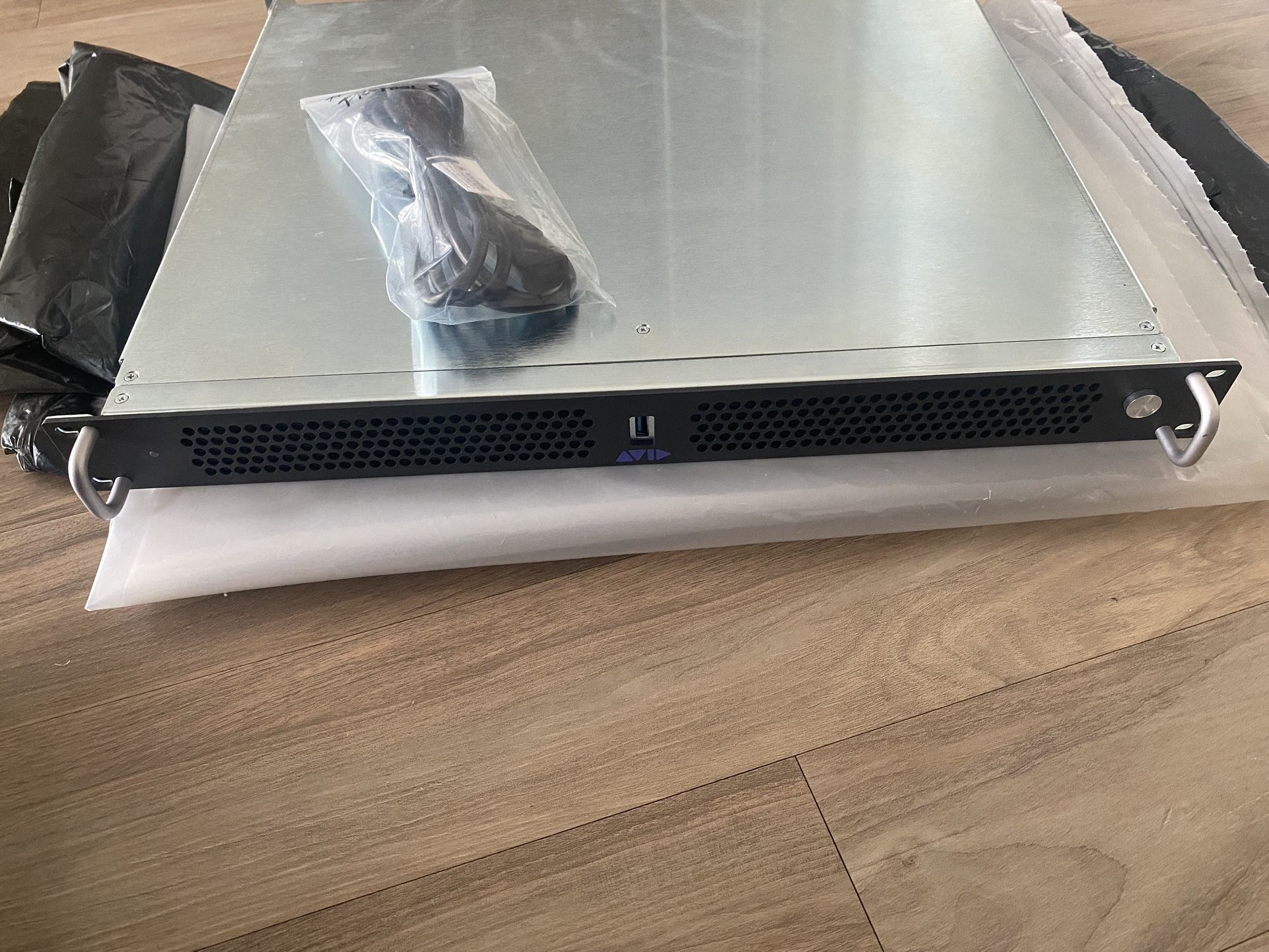 Avid Pro Tools HDX Thunderbolt 3 Desktop Chassis