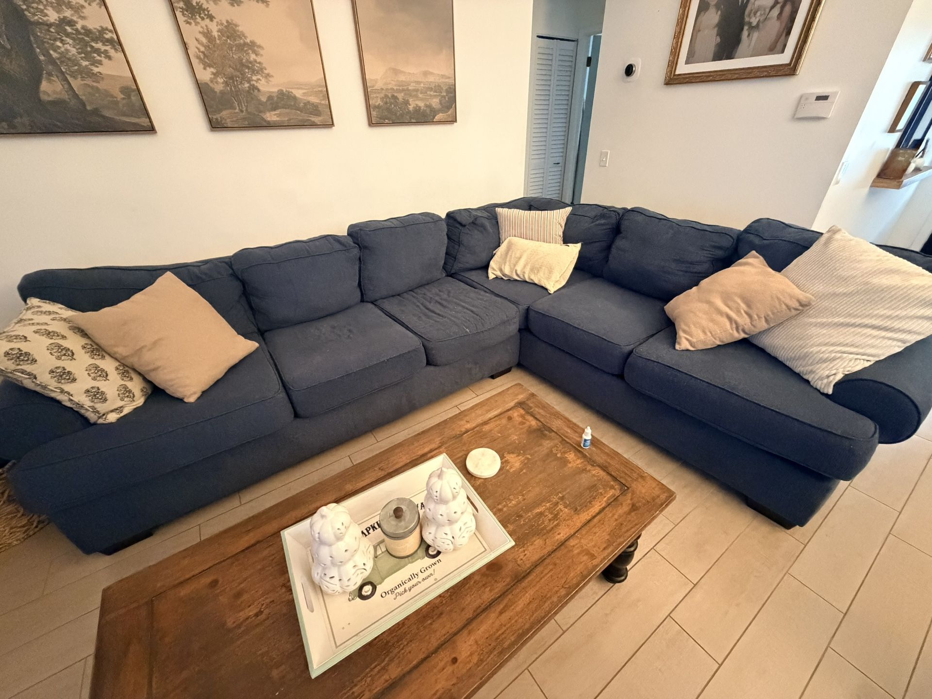 Sectional Couch W/Queen Pullout Mattress