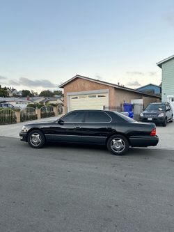1999 Lexus LS 400