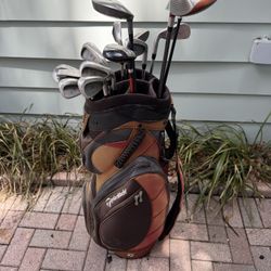 Mens TaylorMade golf club set. Compete set right handed with golf bag
