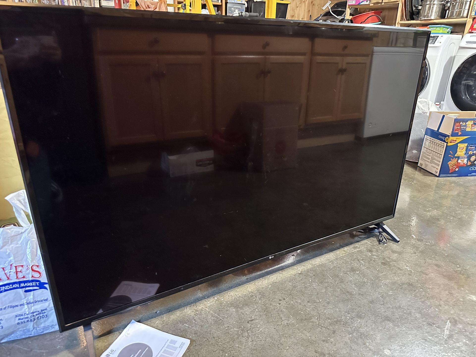 LG 65” Smart Tv The Wi-Fi Broken