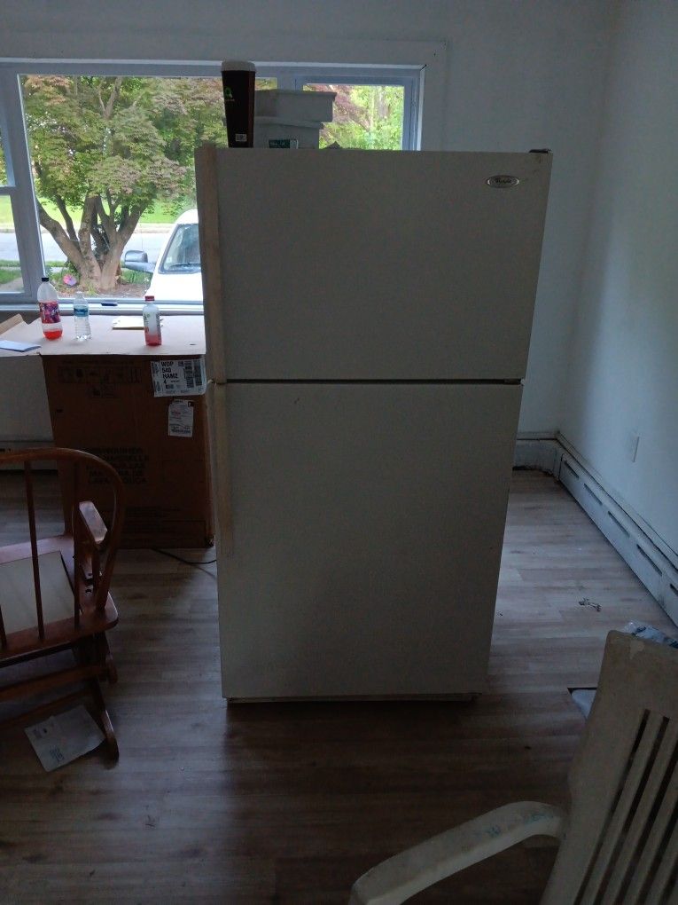 WHIRLPOOL  REFRIGERATOR 