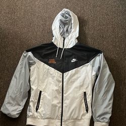 NIKE MENS SPORTSWEAR (Windrunner) MEDIUM