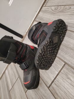 Adult snow boots 🥾 size 9