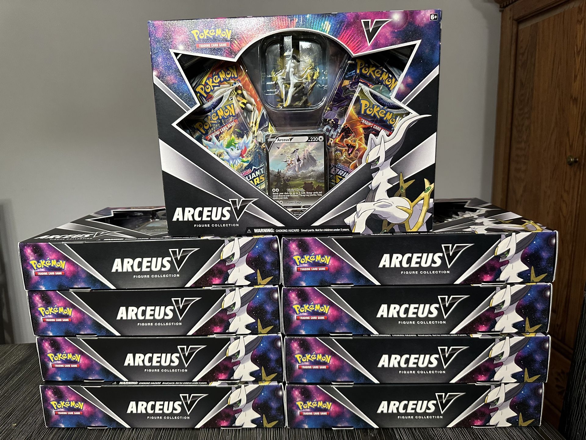 pokemon trading card game arceus v figure collection box Amazon.com: Pokemon TCG: Arceus V Figure Collection Box : Toys & Games main image 1