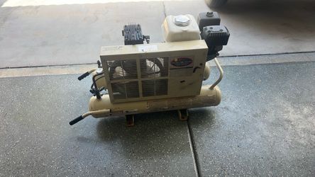 Ingersoll Rand Gas-Powered Portable Wheelbarrow Air Compressor, 5.5 HP Honda Engine, 8-Gallon Horizontal, 11.8 CFM At 90 PSI, Model# SS3J5.5GHWB