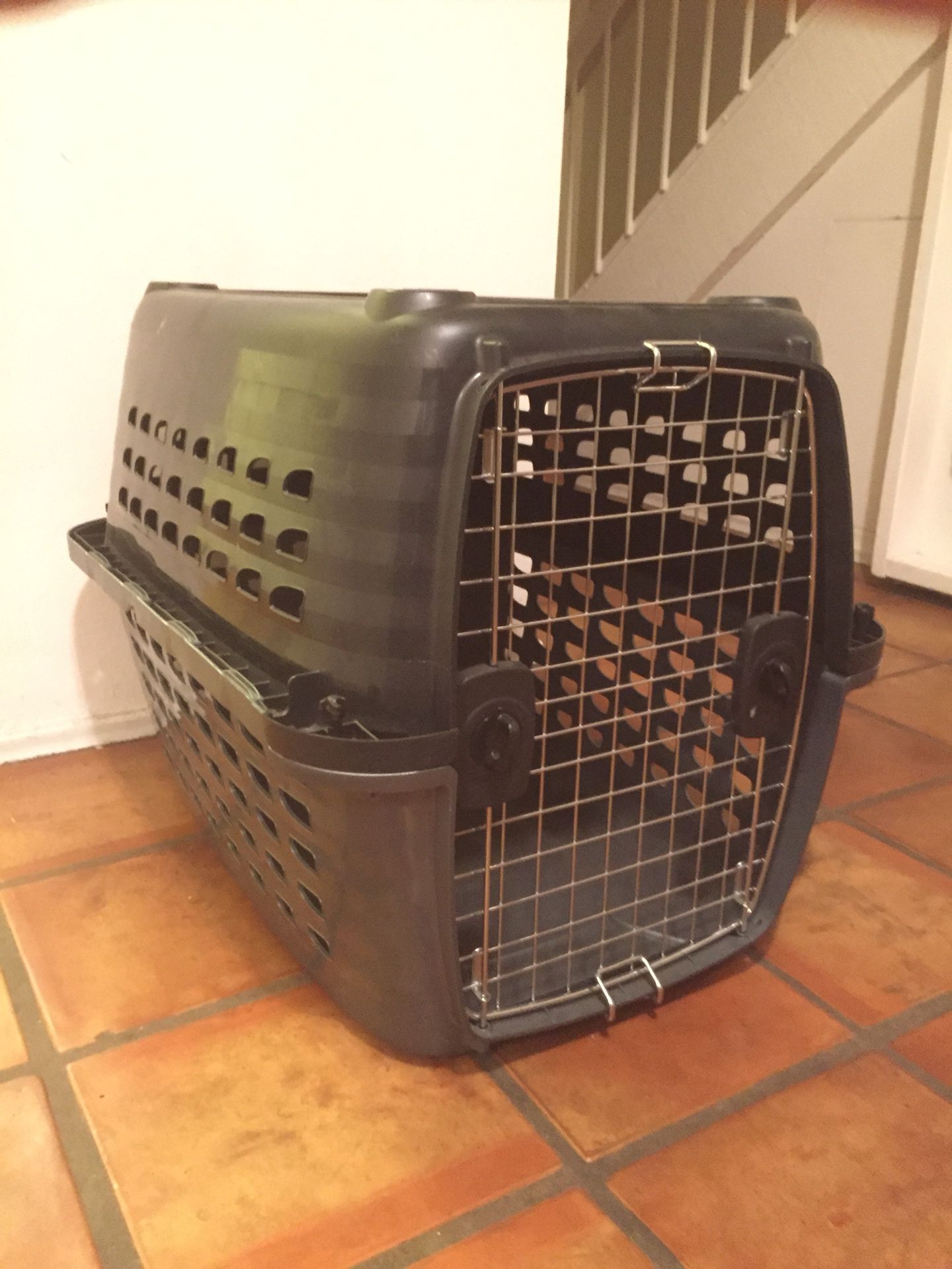 New Dog Kennel/Crate (32” x 23” x 23”)