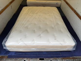 Queen Saatva Classic Plush Mattress - LIKE NEW! Delivery Available