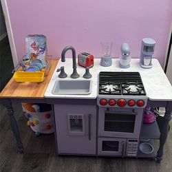 PLAY KITCHEN