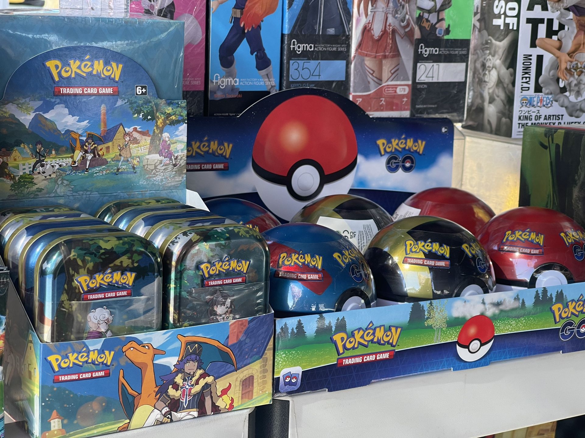 Pokémon Tins & Poke balls Go