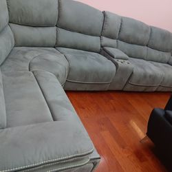 *Memorial Day Now!!!*---Stunning Alejandra Gray Microfiber Reclining Sectional Sofa---Delivery And Financing Available🫡