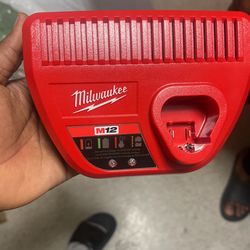 M12 Charger