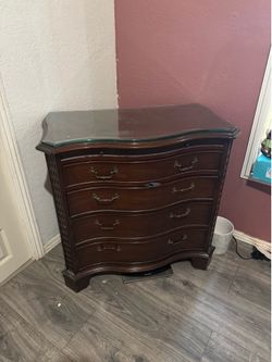 2 dressers