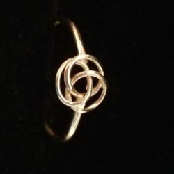 14k Yellow Gold Celtic Knot Style Ring Size 5 3/4 - Item # 29