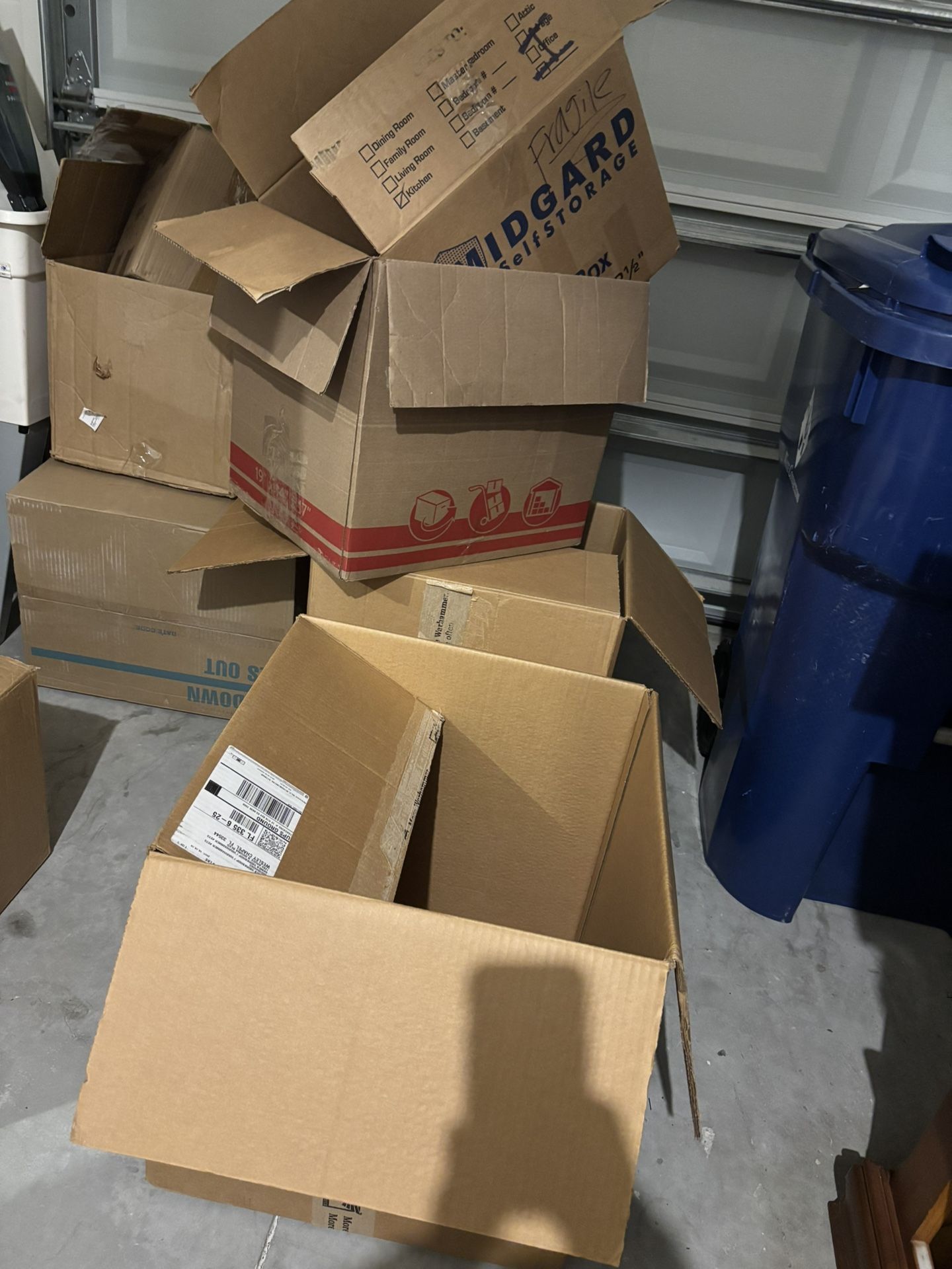 FREE MOVING BOXES
