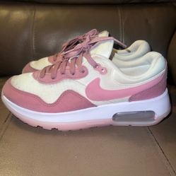 Nike Air max Motif 1 Sneakers, Youth Grade School size 5Y or Women’s size 6.5