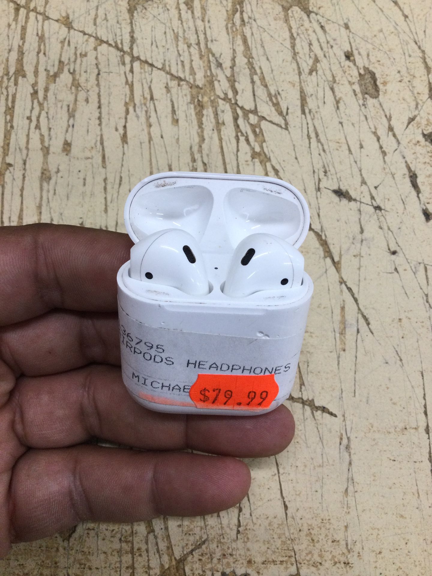 Apple Airpods Wireless Bluetooth In-Ear Headset w/ Charging Case MMEF2AM/A
