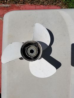 outboard motor propeller