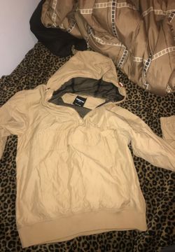 Men’s small tan windbreaker