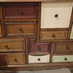 9-Drawer
Wood Accent Chest/Dresser Antique Look