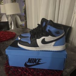 Jordan 1 UNC toe