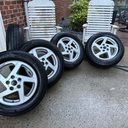 Pontiac Bonneville OEM Original Alloy Wheels plus tires