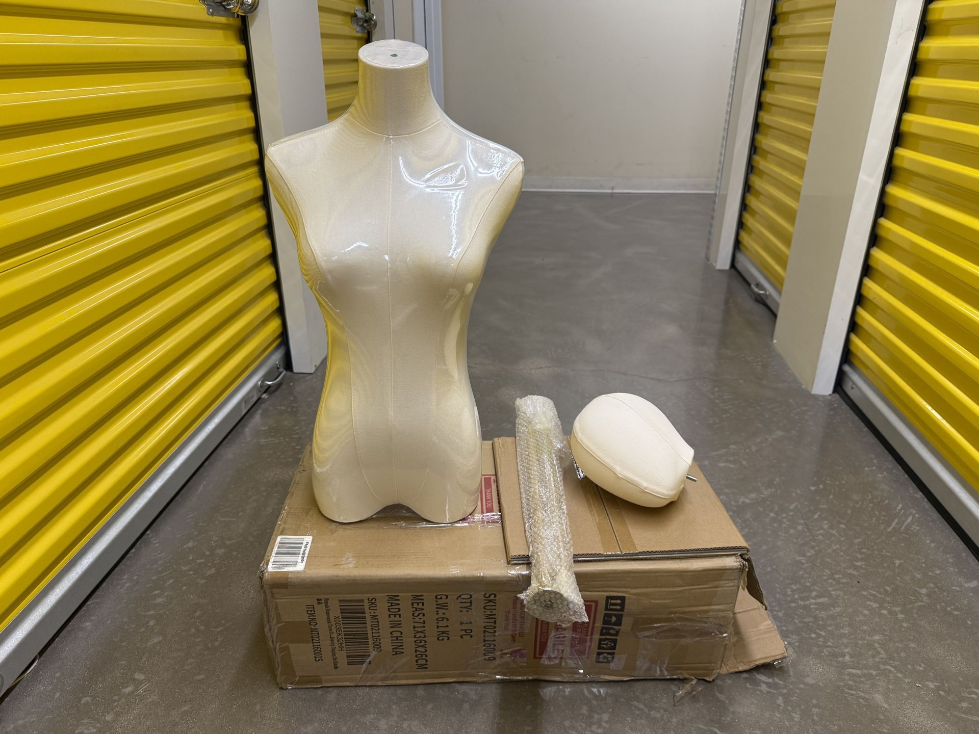 Brand New Female Mannequin Head Torso Dress Form Adjustable Stand Metal Base Beige Gold