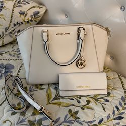 New White Micheal Kors Purse