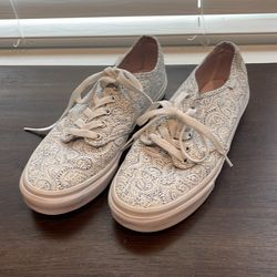 Women’s Vans size 9