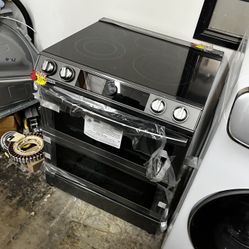 SAMSUNG 30โ ELECTRIC RANGE IN BLACK