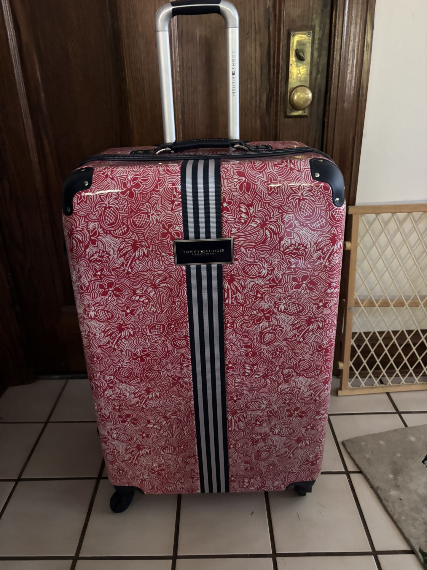 28”Tommy Hilfiger Suitcase Hard Sided 