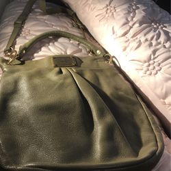 Perfect condition beautiful olive all leather Marc Jacobs handbag purse with removable strap