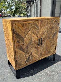 🇺🇸 Beautiful Rustic Wood Accent Cabinet – $350