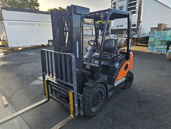 Doosan G25P-7DF (5,000lb Forklift)