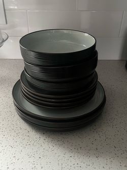 Stoneware dinner set