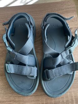 TEVA Hurricane blue Sandals for men size 9