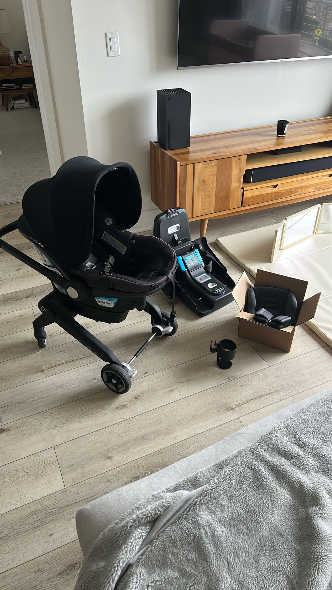 Evenflo Shyft DualRide Infant Car Seat and Stroller Combo (Boone Gray)
