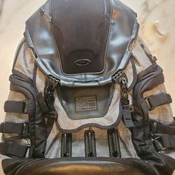 Oakley Kitchen Sink 34 Liter Outdoor Backpack Sports Truck Bag Survival